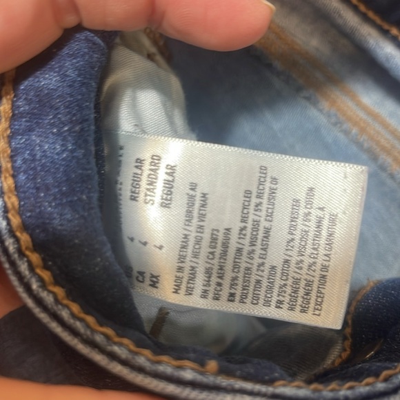 American Eagle In excellent condition, size 4, kick boot style jeans - Picture 5 of 7